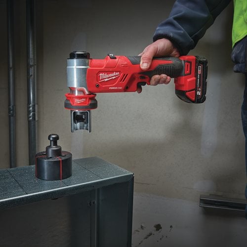 Milwaukee M18™ FORCE LOGIC™ Hydraulische Akku-Lochstanze M18 HKP-201C