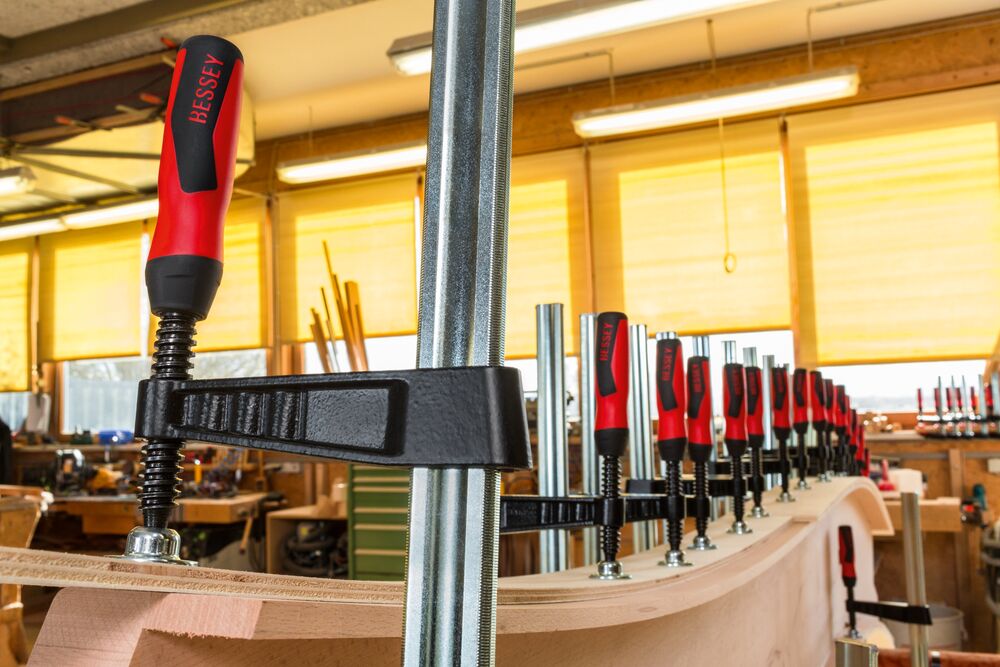 Bessey Temperguss-Schraubknecht TGK mit Holzgriff 1000mm Spannweite 120mm Ausladung