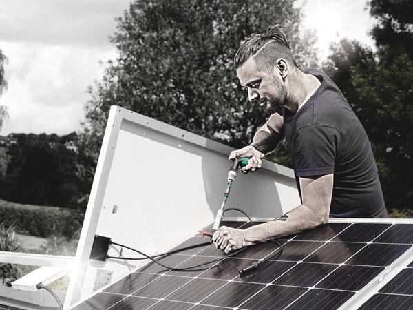 Milieubild, Person, Arbeiter, Elektrisches Gerät, Sonnenkollektoren
