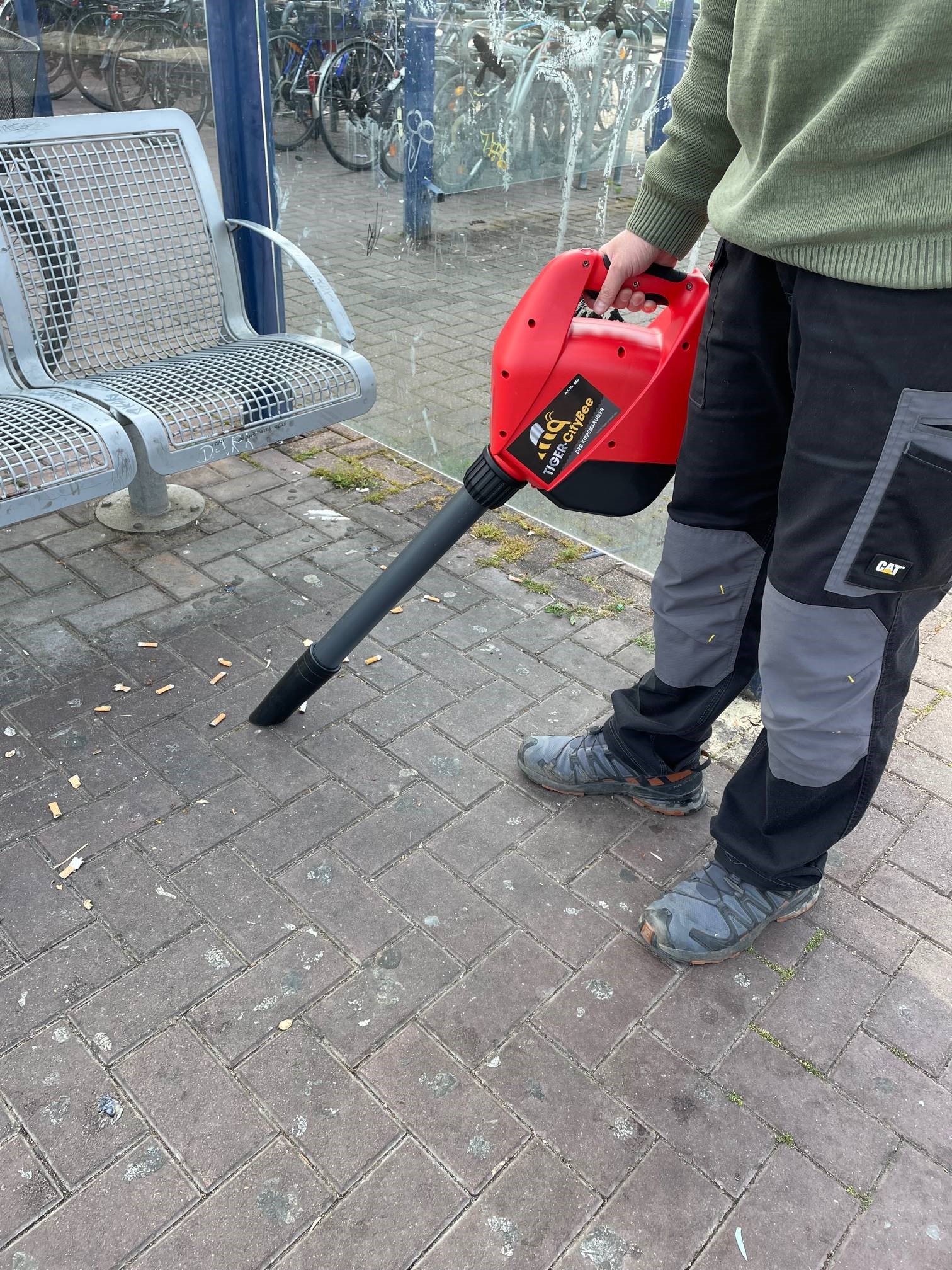 Tiger CityBee Kippensauger mit 2x 2,5 Ah Akku und Ladegerät