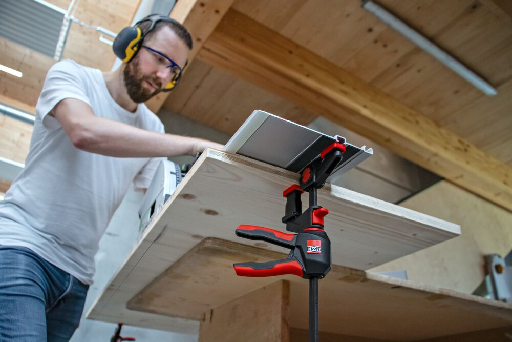 Bessey Einhand-Tischzwinge EZR360-15SET mit drehbarem Griff für Führungsschienen