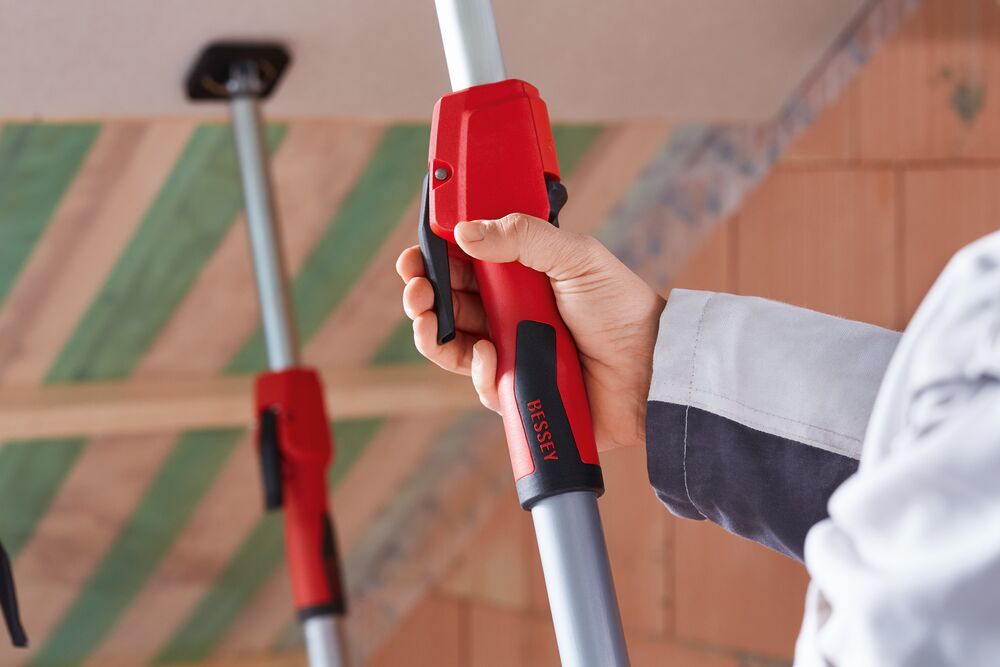 Bessey Decken- und Montagestütze STE150 mit Pumpgriff, Verstellweg 900-1500 mm, 350 kg Tragkraft