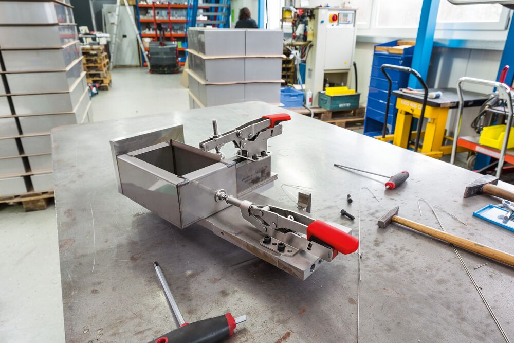 Bessey Schubstangenspanner STC-IHH25 mit waagerechter Grundplatte 35 mm Spannweite 2500 N Spannkraft