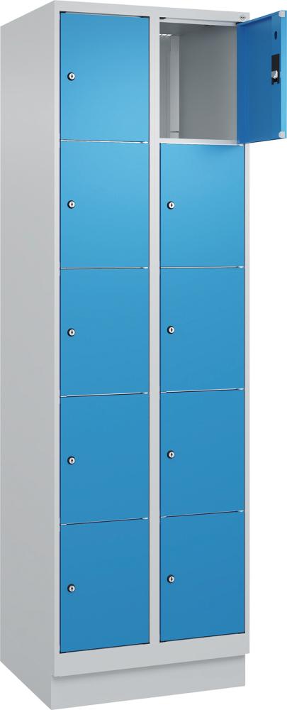 CP Fächerschrank CLASSIC B600xT500xH1950 mm RAL 7035/5012, 2x5 Fächermit 100 mm hohem Sockel