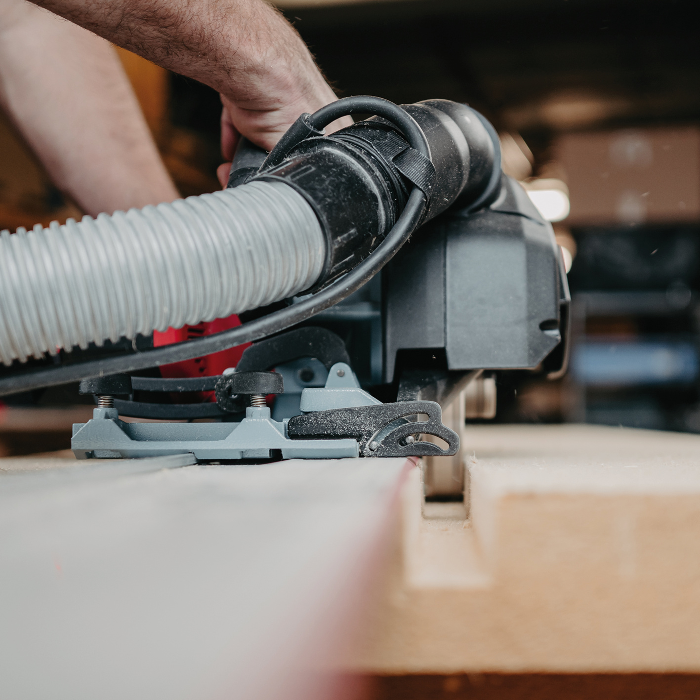 Mit dem Verstellnuter im Sonderzubehör lassen sich Nuten von 22 - 40 mm herstellen. Anwendungsbild