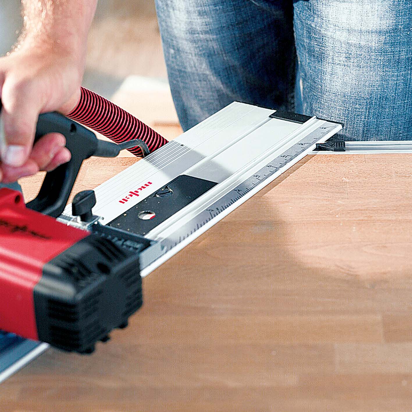 Das Werkstück kann jetzt im exakt eingestellten Winkel zugeschnitten werden.