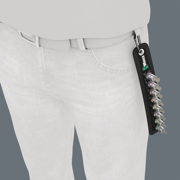 Comes with convenient  snap hook
