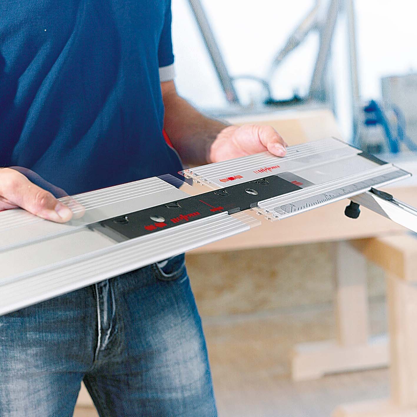 Der Winkelanschlag kann mittels dem Adapter mit allen F-Führungsschienen verbunden werden. Einfach den Adapter einsetzen, zusammenschieben und arretieren, fertig.