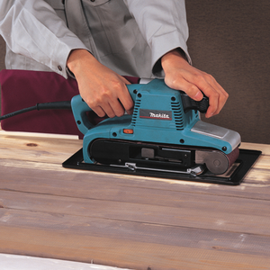 Makita Bandschuurmachine 9920J 76mm 1010W regelbare Bandgeschwindigkeit