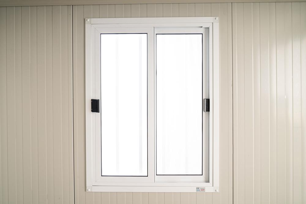 BOS Fenster inkl. Gitter, Aluweißes Schiebefenster 760x1020mm (Aufpreis) Kein Separatversand