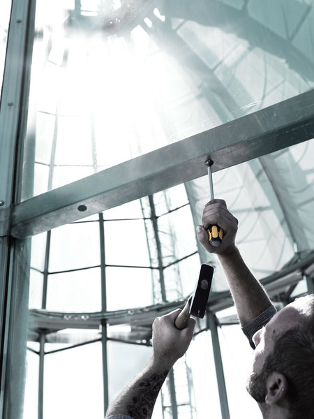 Milieubild, Finger, Person, Schraubenzieher, Werkzeug, Fenster