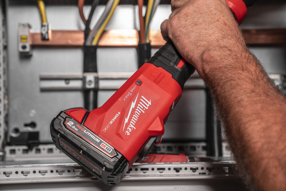 Milwaukee M18 ONEHCCT60-0C FORCE LOGIC™ Akku-Presszange 60kN