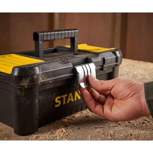 Stanley Kunststoffbox Essential STST1-75515 12,5 Zoll mit Organizern und Metallschließen