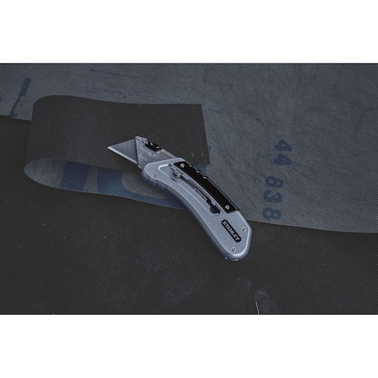 Stanley QuickSlide™ Sportmesser 0-10-810 mit Metallkorpus und werkzeuglosem Klingenwechsel