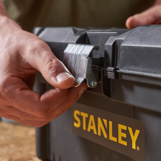 Stanley Kunststoffbox Essential 16" Metall STST1-75518 mit Organizer