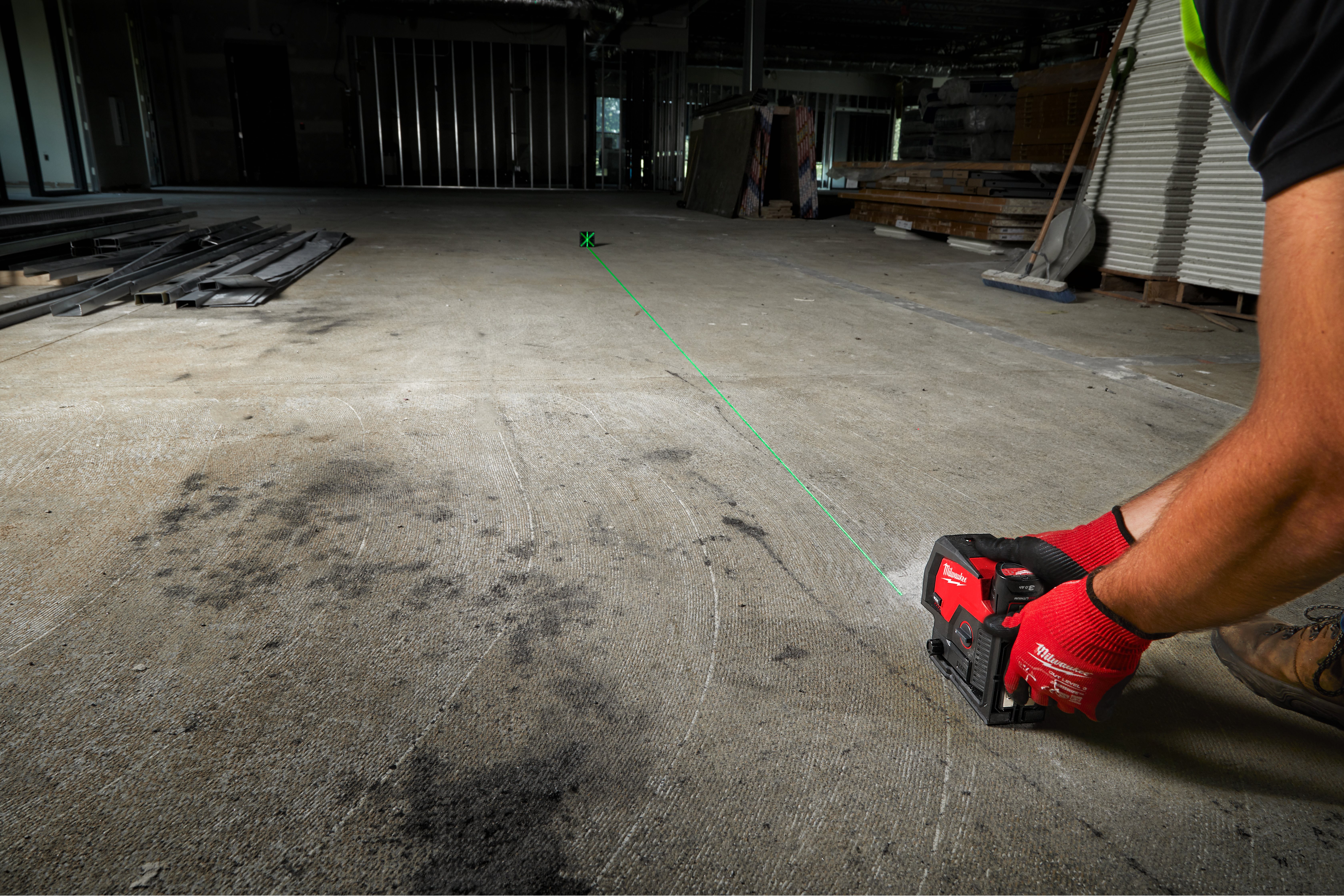 Milwaukee M12 CLLP-301C Kreuzlinienlaser Grün 12 Volt 3.0 Ah Li-ion