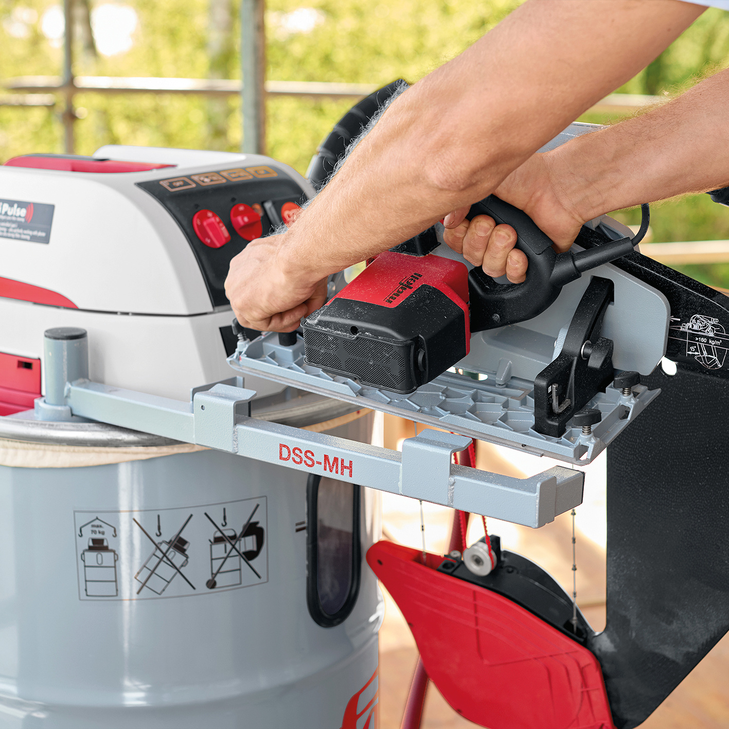 Die Maschinenhalterung kann beispielsweise am Volumensauger S 200… Anwendungsbild