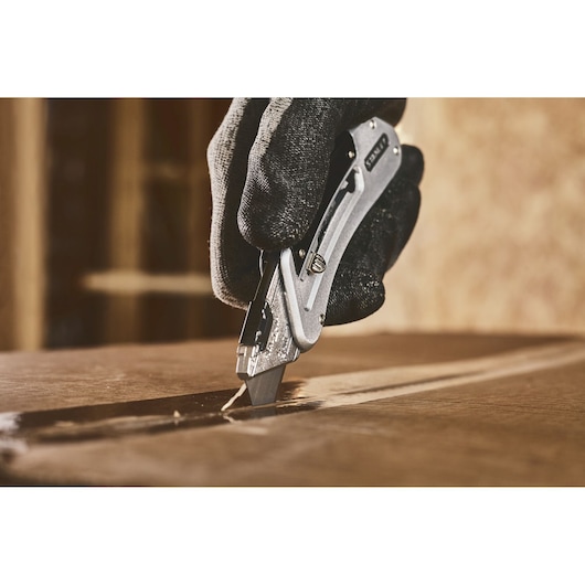 Stanley QuickSlide™ Sportmesser 0-10-810 mit Metallkorpus und werkzeuglosem Klingenwechsel