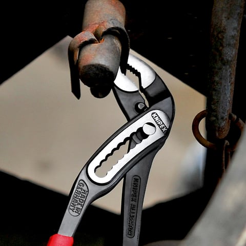 Knipex Alligator® Wasserpumpenzange 88 05 250 verchromt mit schlanken Mehrkomponenten-Hüllen 250 mm