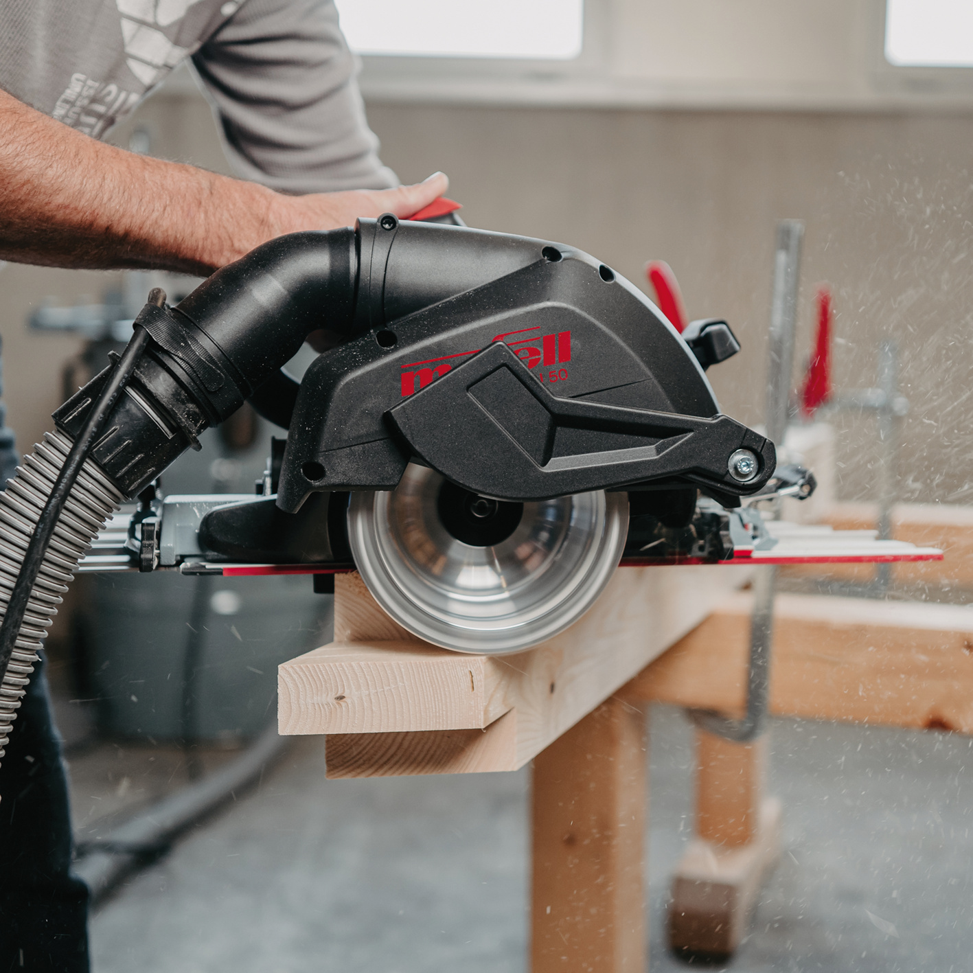 Einzelne Zapfen lassen sich mühelos mit der NFU 50 und der Führungseinrichtung L durchführen. Anwendungsbild