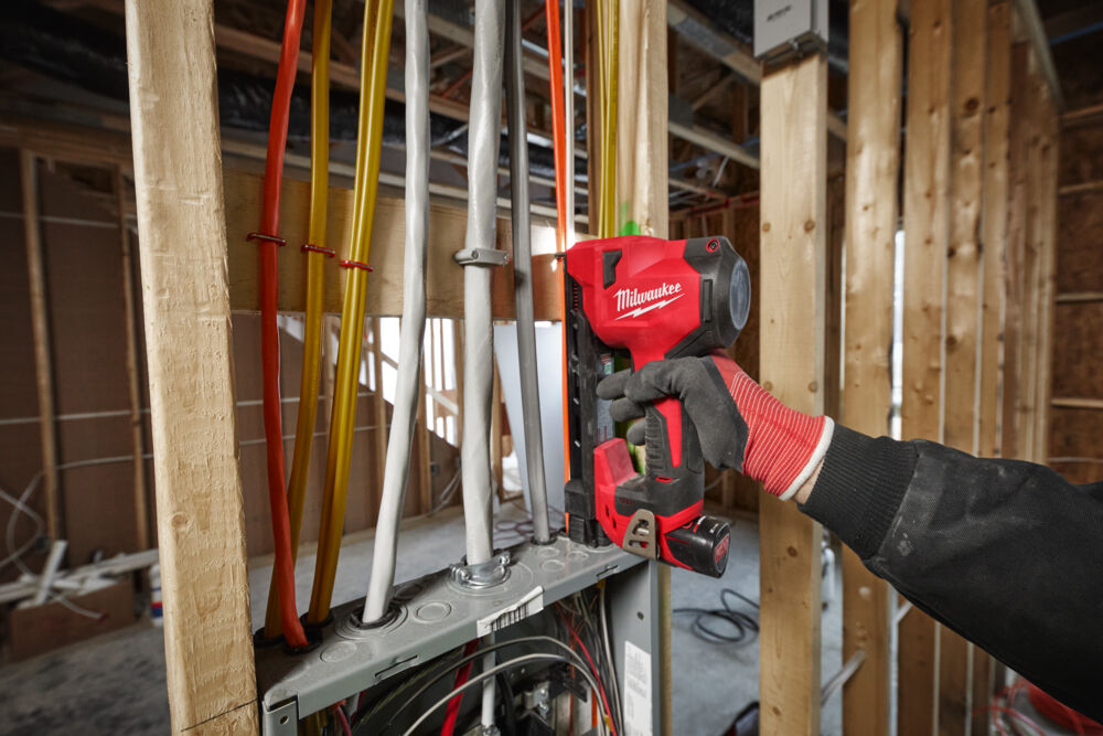 Milwaukee M12 BCST-0 Akku-Kabeltacker 12V Li-Ion ohne Akku