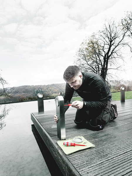 Milieubild, Uferpromenade, Person, Sitzend, Erwachsener, Mann