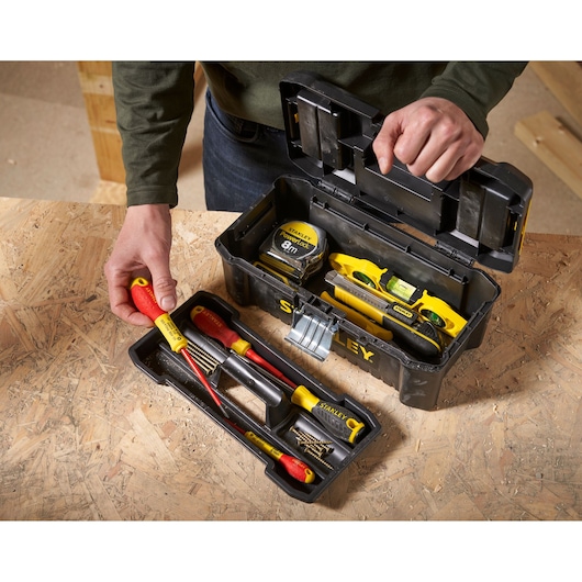 Stanley Kunststoffbox Essential STST1-75515 12,5 Zoll mit Organizern und Metallschließen