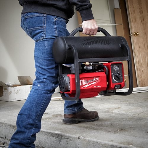Milwaukee FUEL™ Akku-Kompressor M18 FAC 18V 9,31 bar 48 l/m