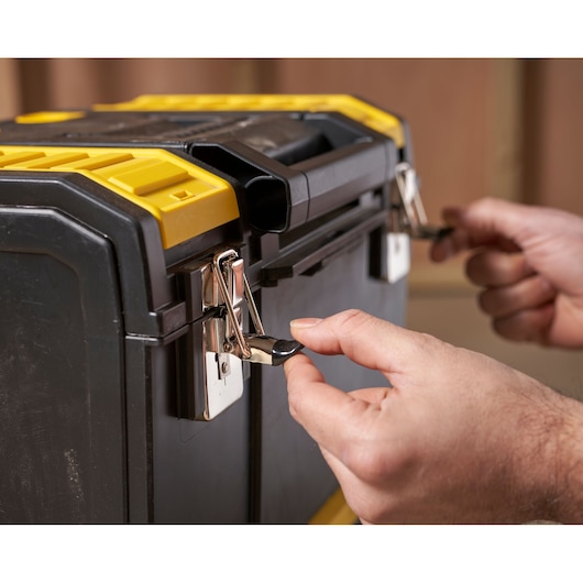 Stanley 3-in-1 Mobiles Workcenter 1-70-326 mit 7-Zoll-Rädern und Teleskopgriff