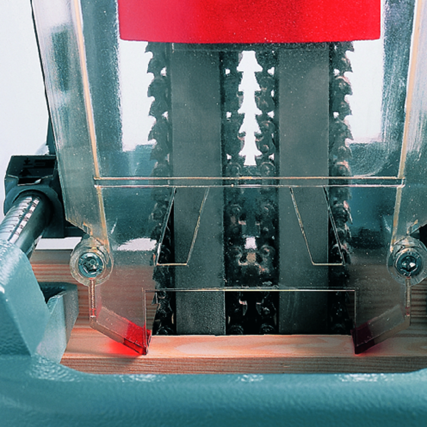 Die Frässchienen sind wartungsfrei und brauchen nicht nachgefettet zu werden. Anwendungsbild, Maschine, Rad