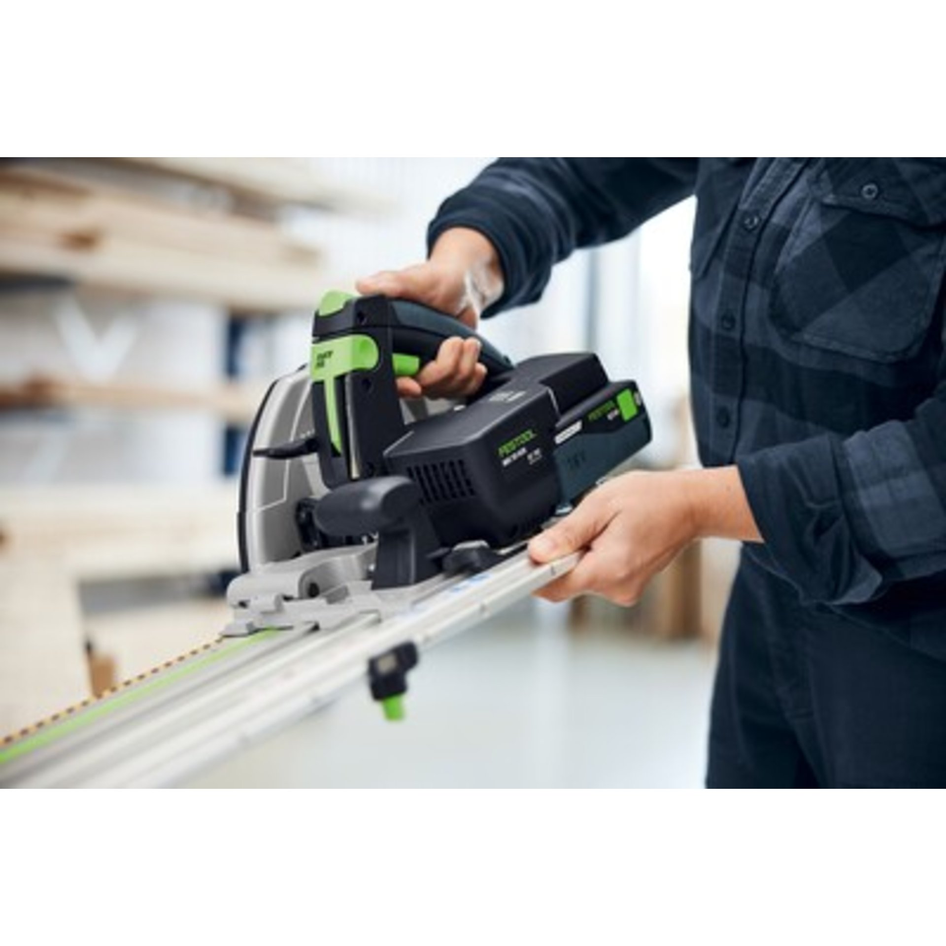 Festool Akku-Handkreissäge HKC 55 KEB-Basic im Einsatz