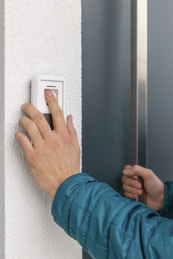 Milieubild Hochkant 01 | HomeTec Pro Bluetooth®-Fingerscanner CFS3100