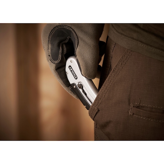 Stanley QuickSlide™ Sportmesser 0-10-810 mit Metallkorpus und werkzeuglosem Klingenwechsel