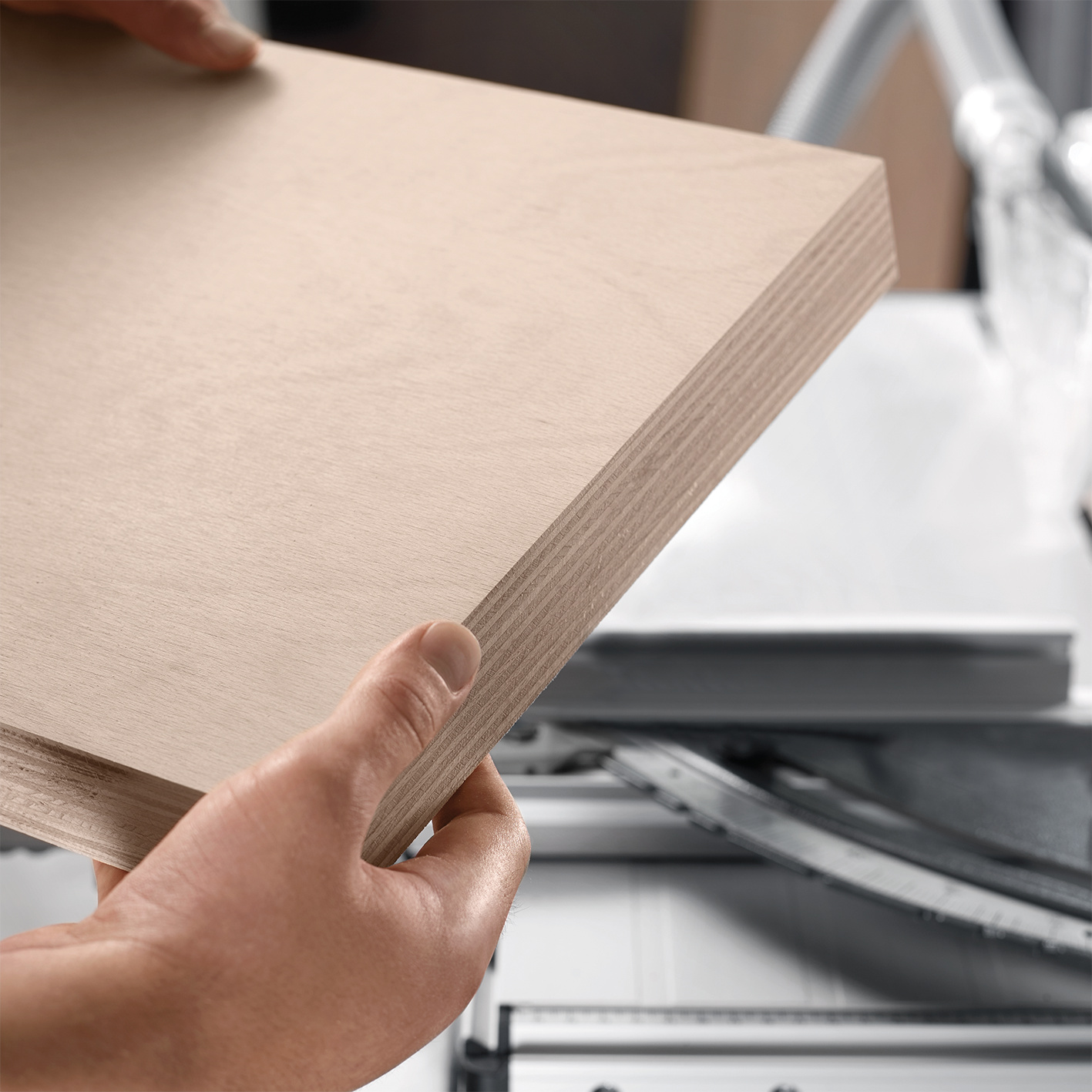 Präzise und ausrissfrei – so lässt sich das Schnittbild der ERIKA beschreiben. Anwendungsbild