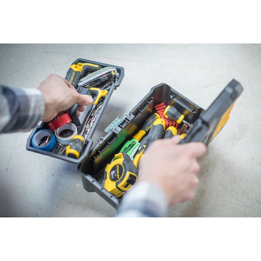 Stanley Kunststoffbox Essential STST1-75515 12,5 Zoll mit Organizern und Metallschließen