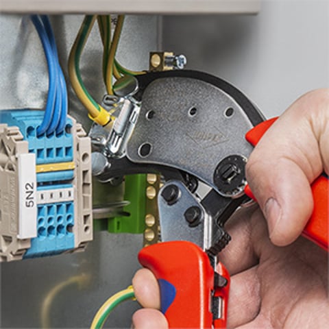 Knipex Twistor16® Selbsteinstellende Crimpzange für Aderendhülsen 97 53 18 mit drehbarem Crimpkopf 0.14-16mm²