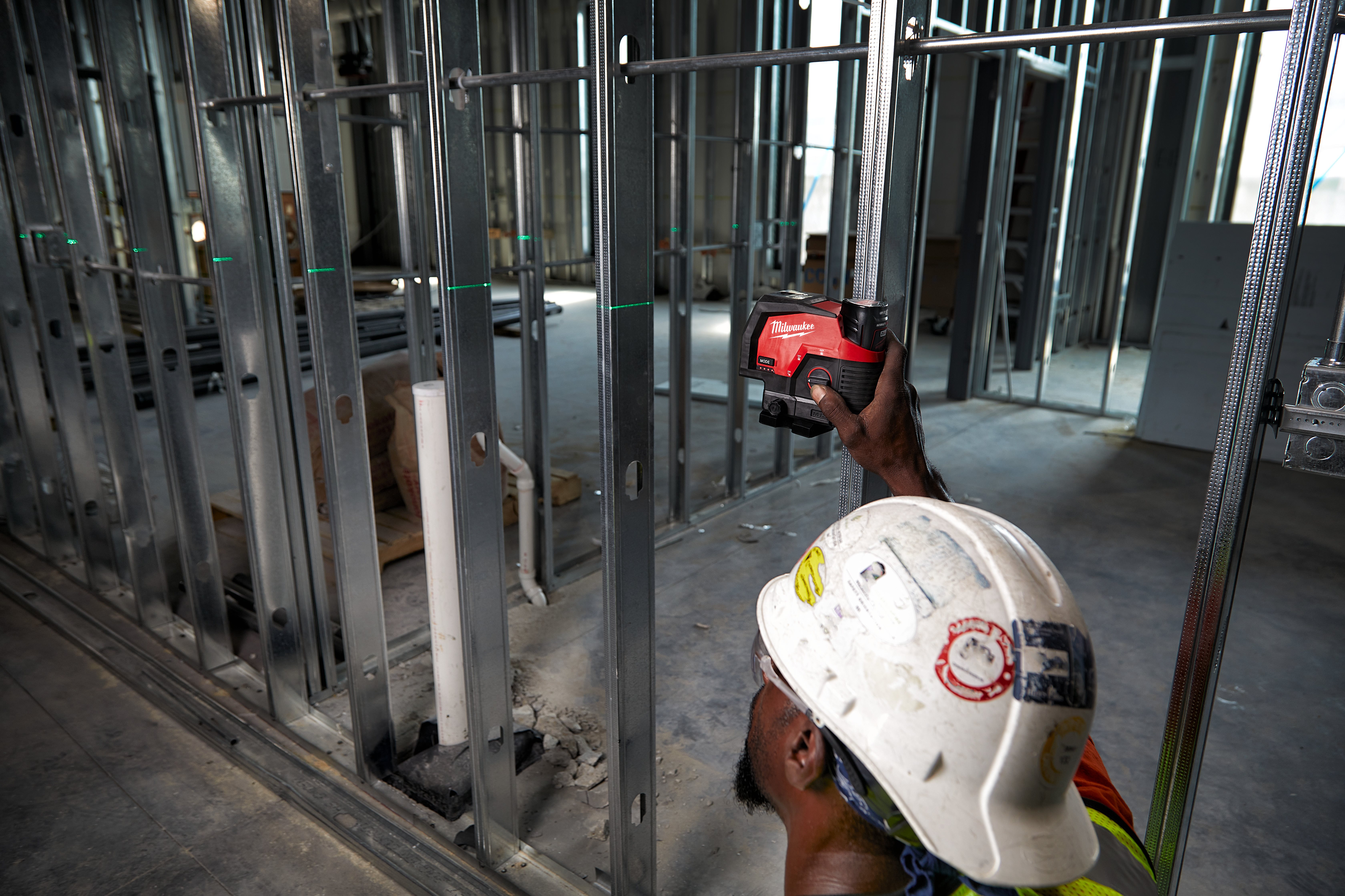 Milwaukee M12 CLLP-301C Kreuzlinienlaser Grün 12 Volt 3.0 Ah Li-ion