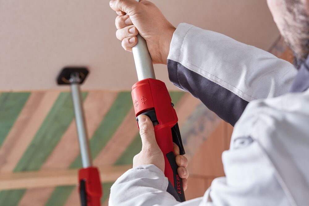 Bessey Decken- und Montagestütze STE150 mit Pumpgriff, Verstellweg 900-1500 mm, 350 kg Tragkraft