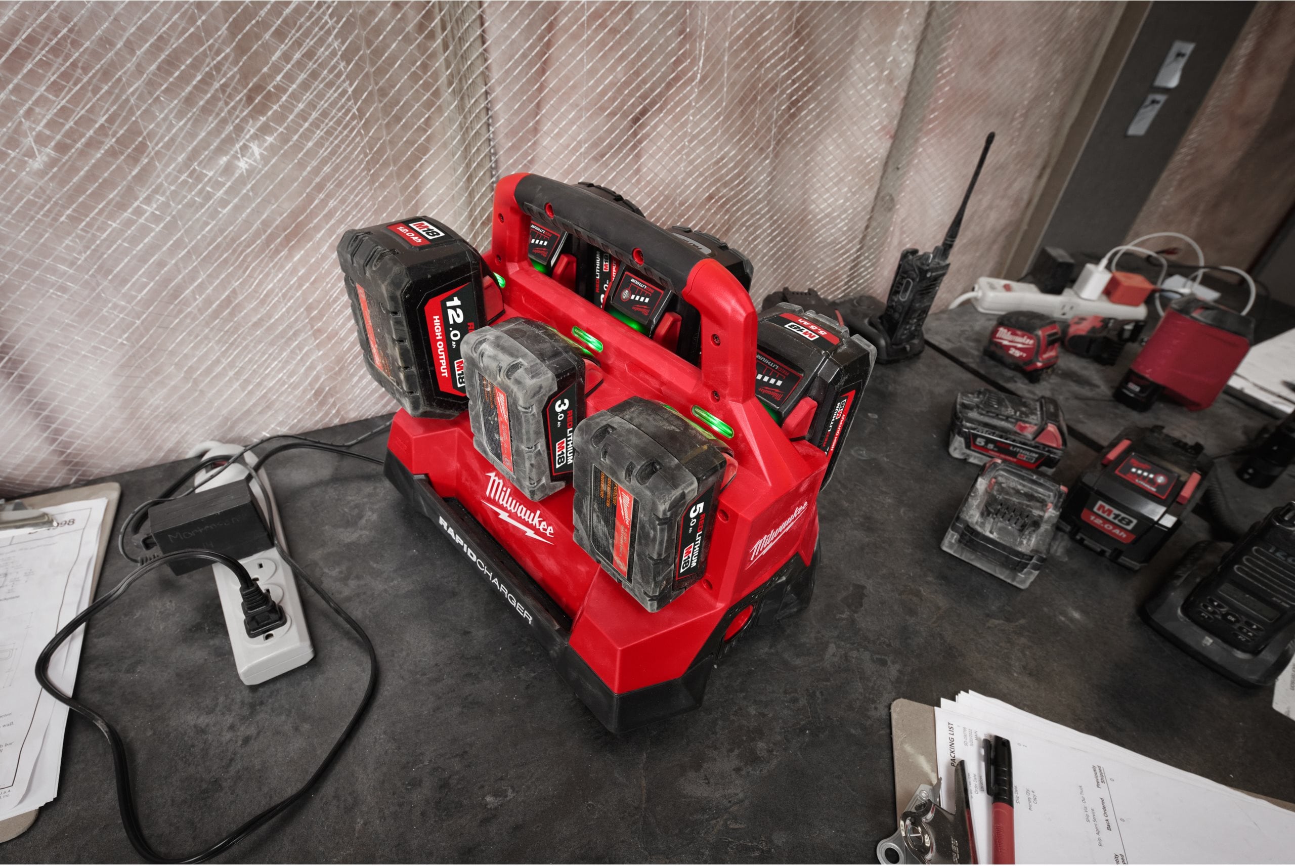 Milwaukee M18™ PACKOUT™ 6-fach Schnellladegerät M18 PC6