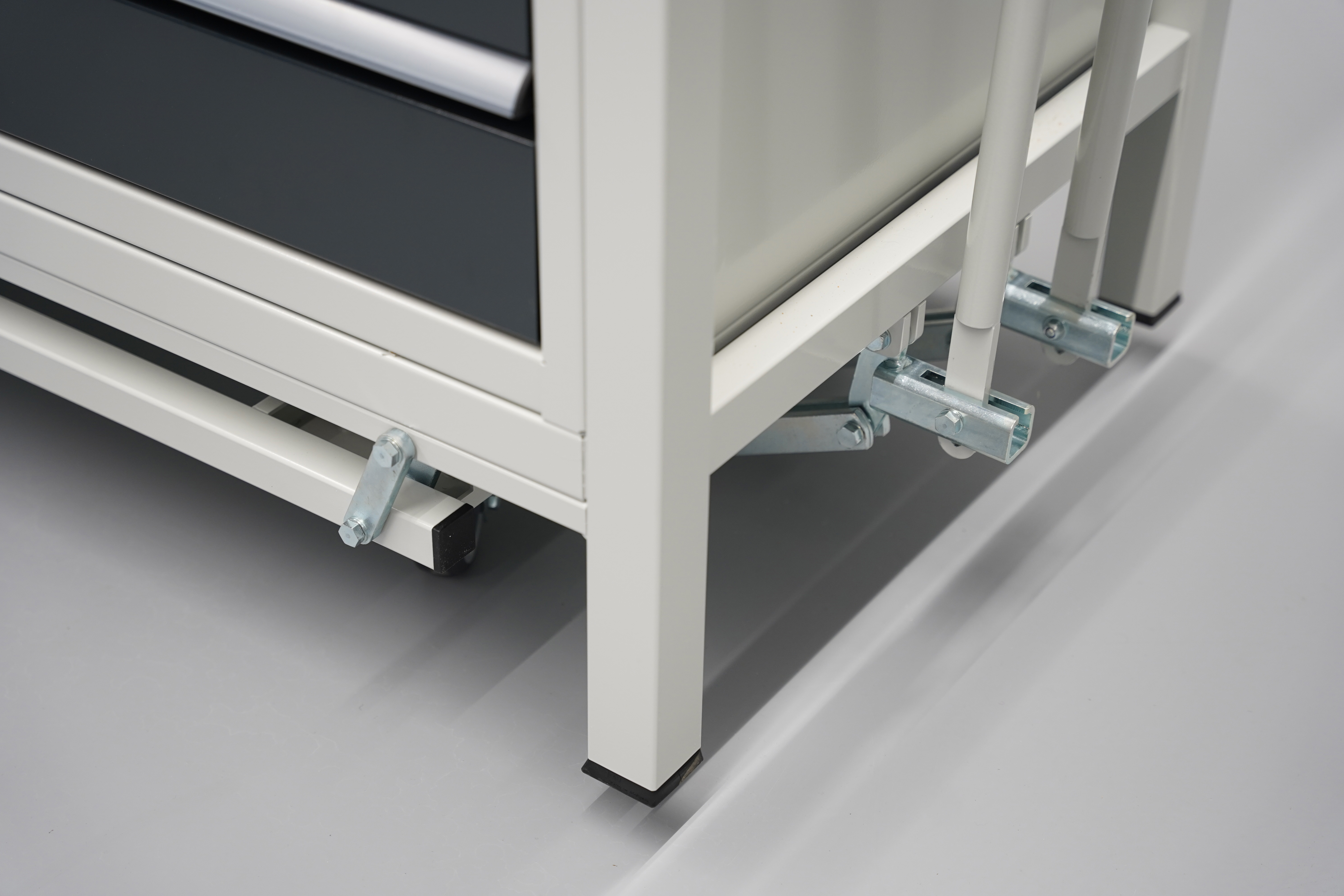 Rau Absenkbare Werkbank Serie 8000 Modell 8570 2000x700x880mm 6 Schubladen 1 Tür