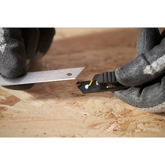 Stanley FATMAX Messer FMHT10594-0 mit Abbrechmechanismus 18mm