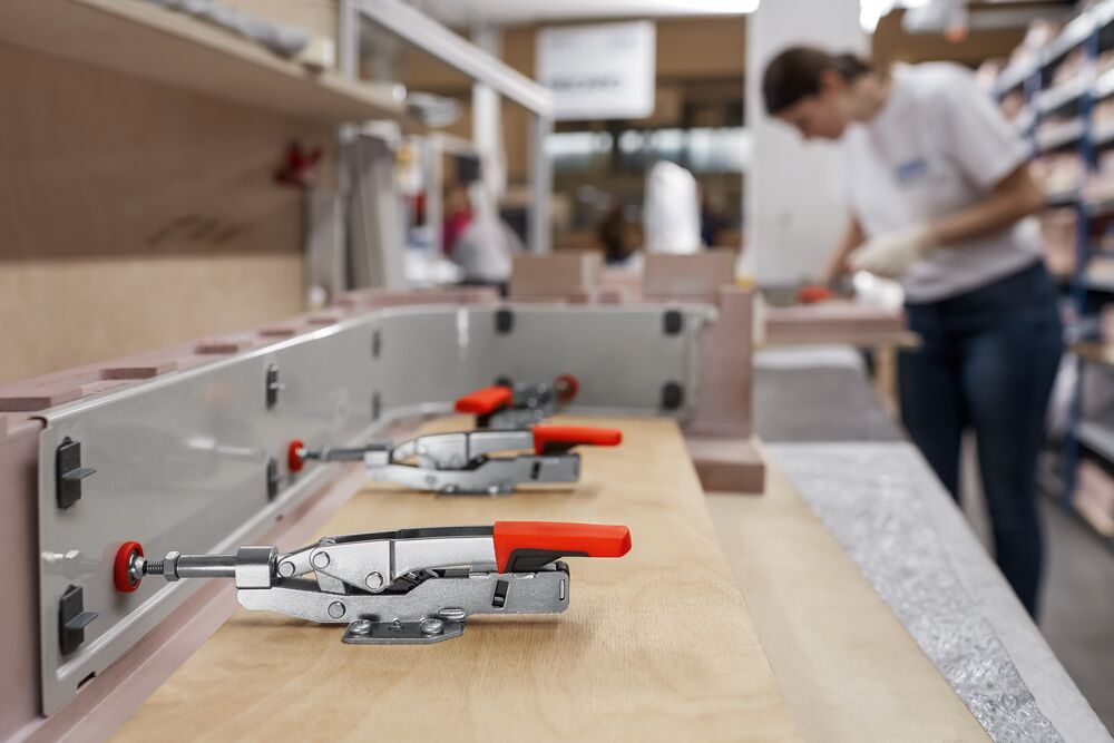 Bessey Schubstangenspanner STC-IHH25 mit waagerechter Grundplatte 35 mm Spannweite 2500 N Spannkraft