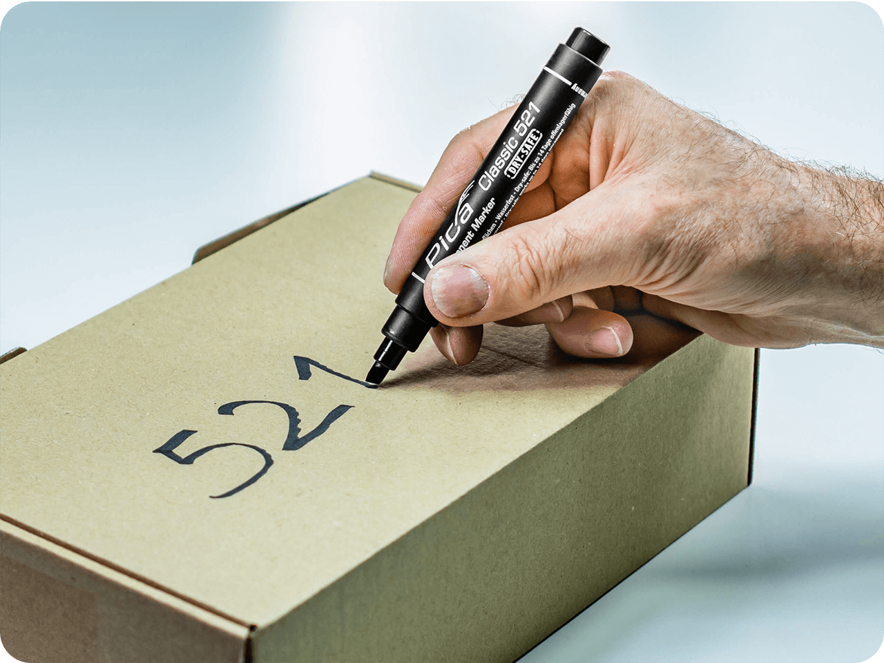 Pica Classic 520/46 Permanentmarker schwarz Rundspitze 1-4mm, Marker, Tafelmarker, Beschriftung, Kartonverpackung, Schriftzug
