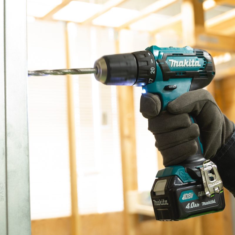 Makita DF333DSAE Akku-Bohrschrauber 12V CXT mit 2x 2,0Ah Akkus