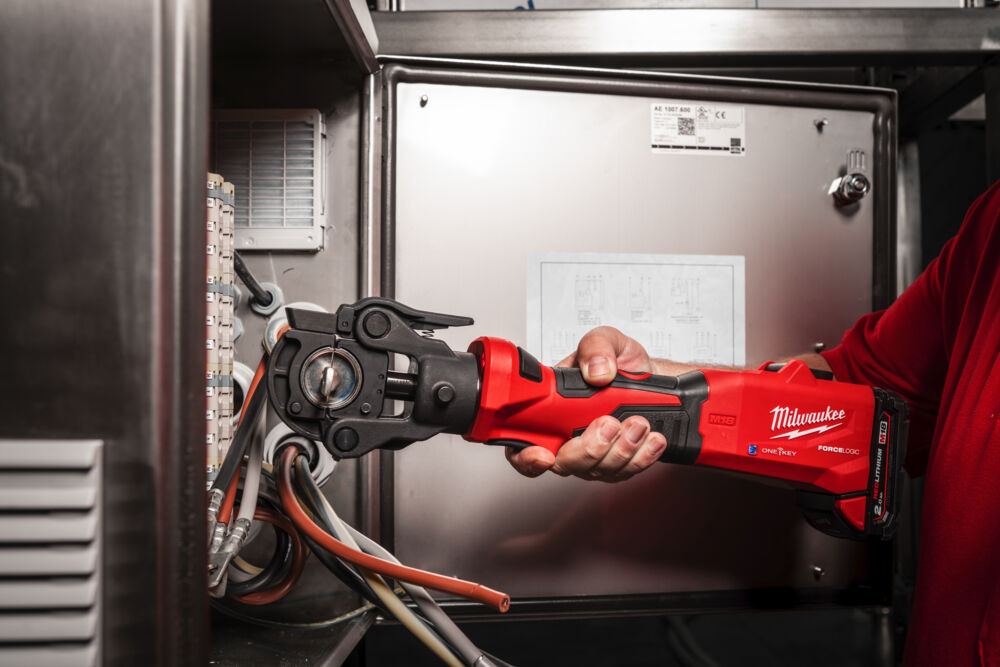 Milwaukee M18 ONEHCCT60-0C FORCE LOGIC™ Akku-Presszange 60kN