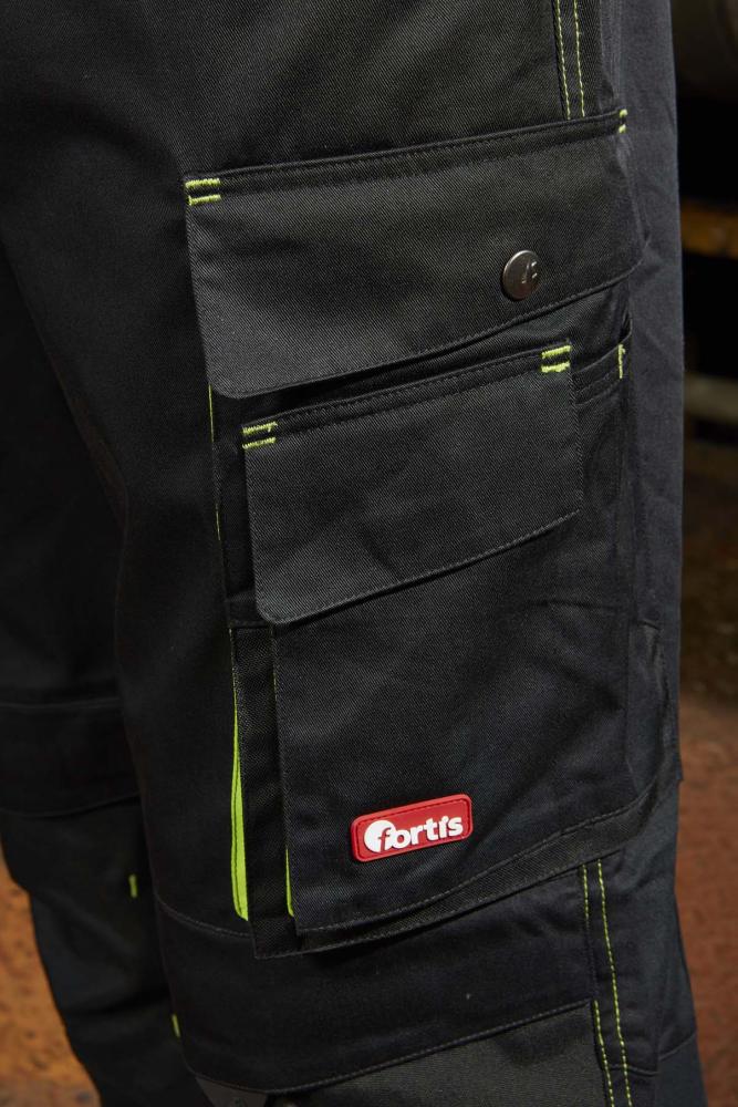 Seitentasche mit verschiedenen Fächern