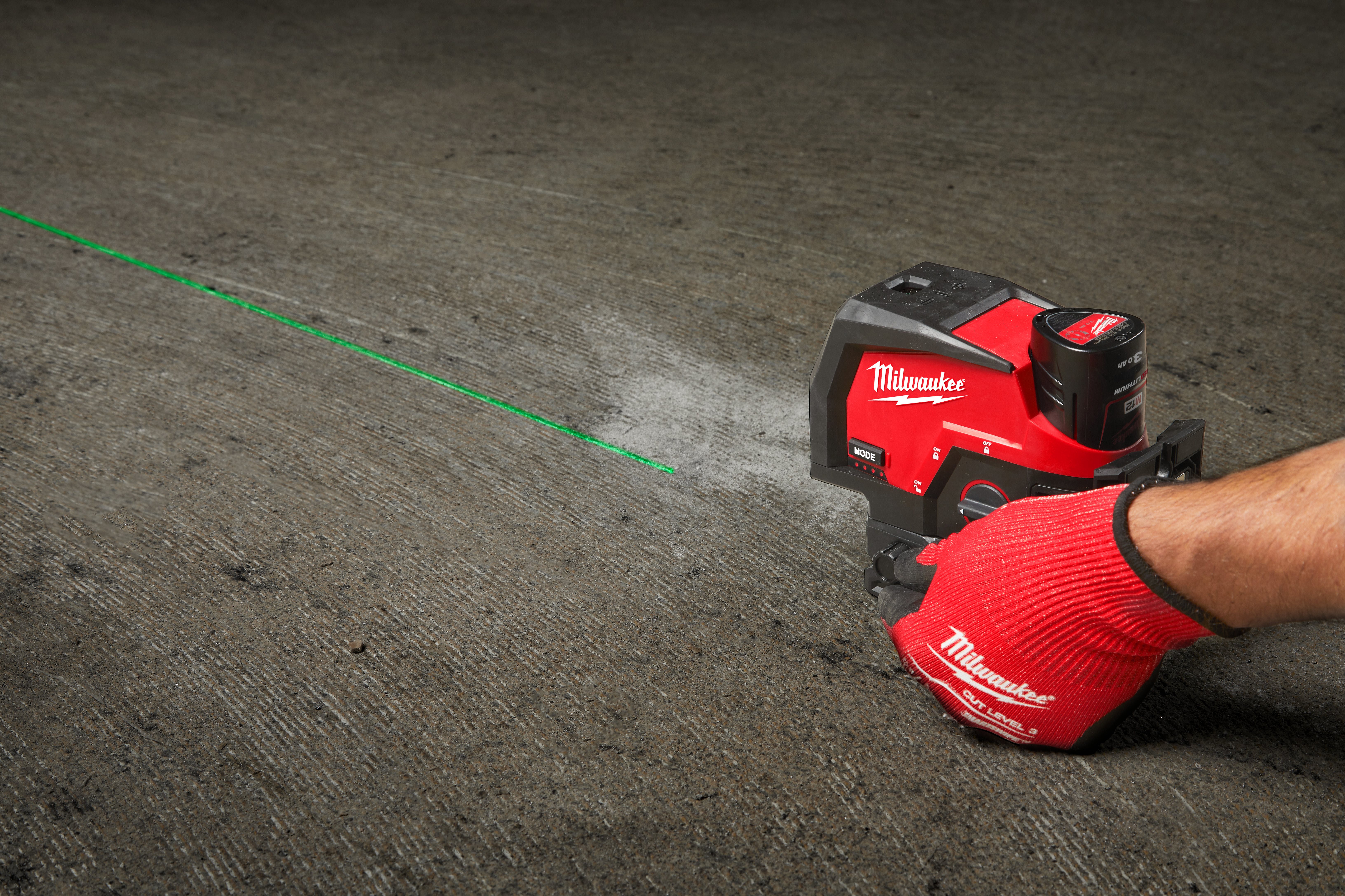 Milwaukee M12 CLLP-301C Kreuzlinienlaser Grün 12 Volt 3.0 Ah Li-ion