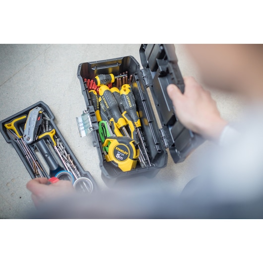 Stanley Kunststoffbox Essential STST1-75515 12,5 Zoll mit Organizern und Metallschließen