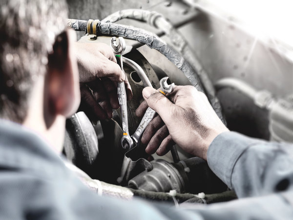 Double open-ended wrench, Finger, Person, Erwachsener, Männlich, Mann
