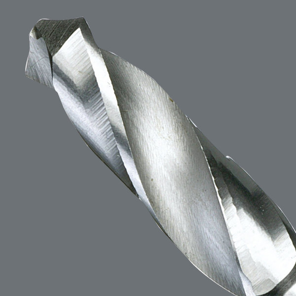 Twist drill bits for wood applications